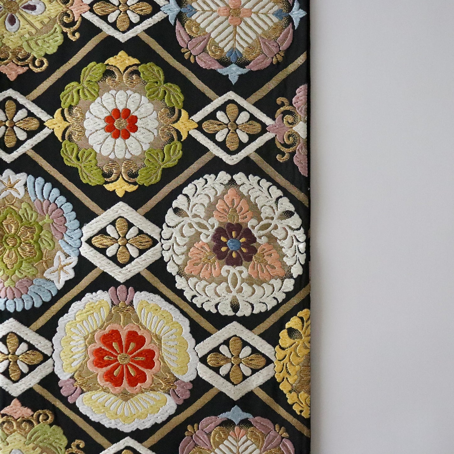 袋帯「菱襷有職華文」洛陽織物