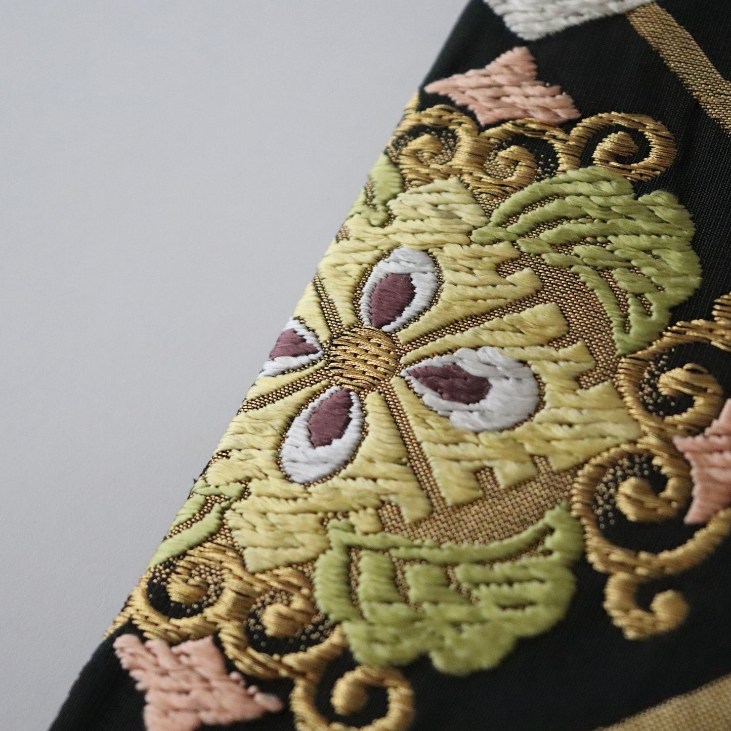 袋帯「菱襷有職華文」洛陽織物