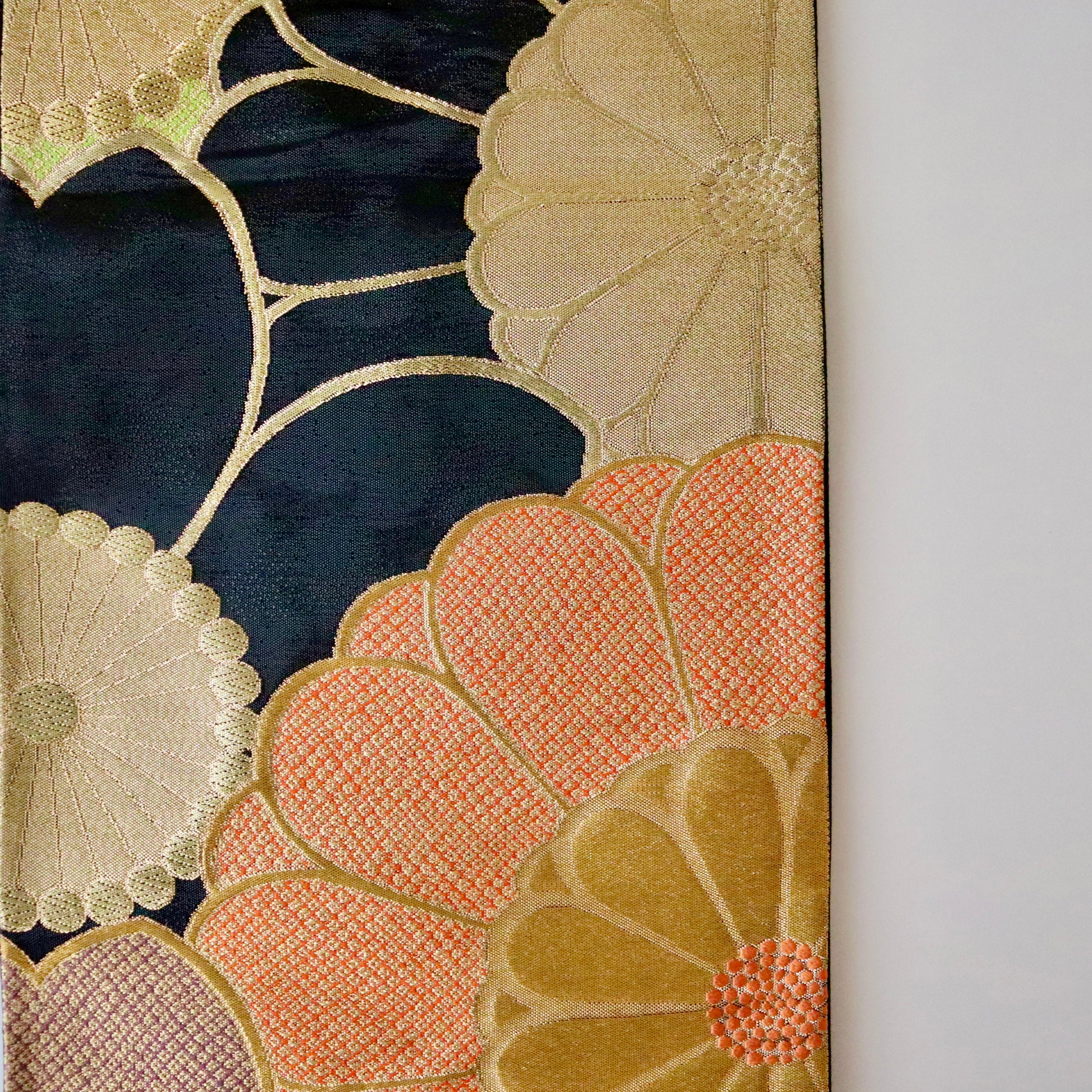 H2704★ 着物淡雪 ★ 正絹　6通袋帯　格子間道に花模様　横段織り出し H2704☆ 着物淡雪 ☆ 正絹 6通袋帯 格子間道に花模様 横