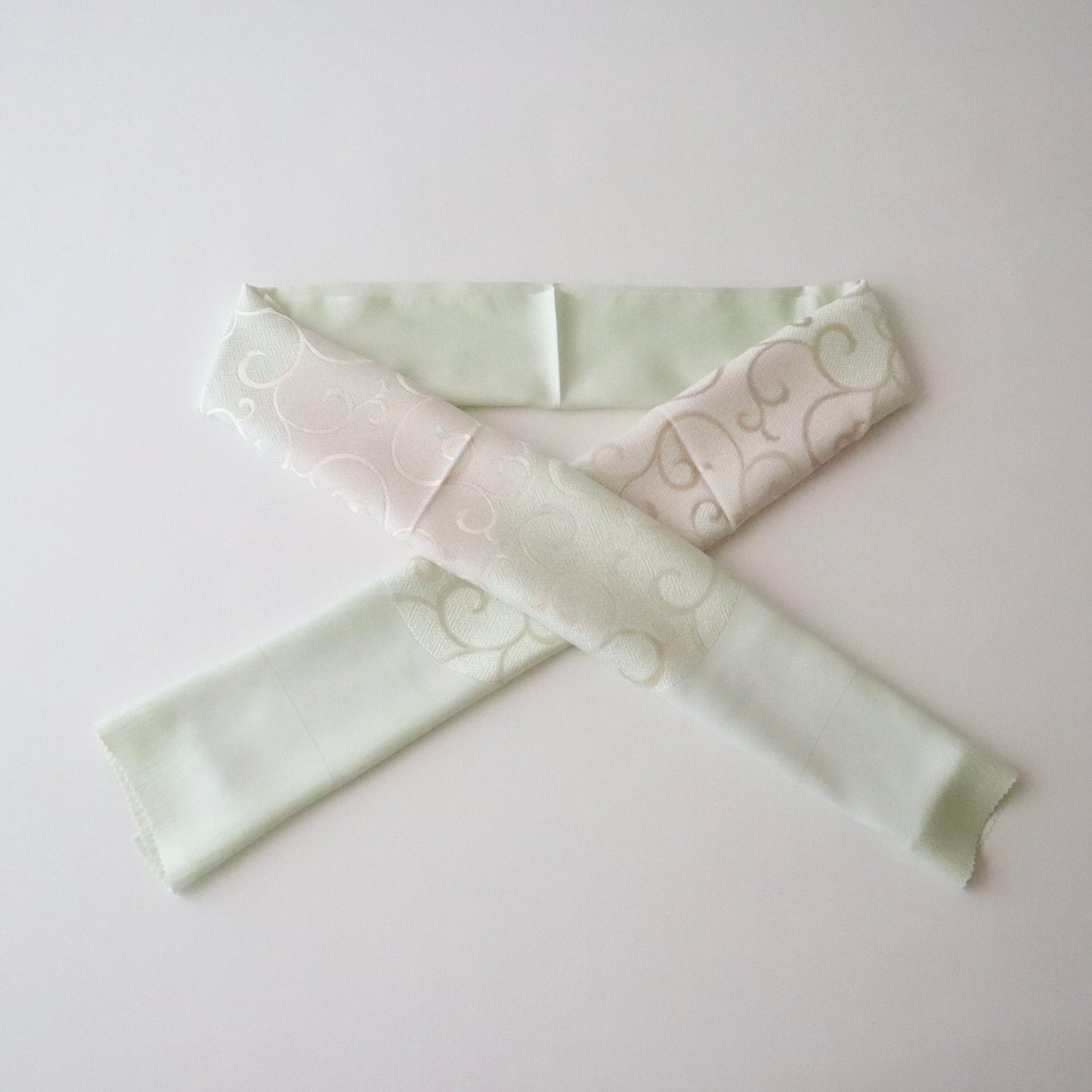 帯揚げ「小判取紗綾形唐草 - lt.g」和小物さくら