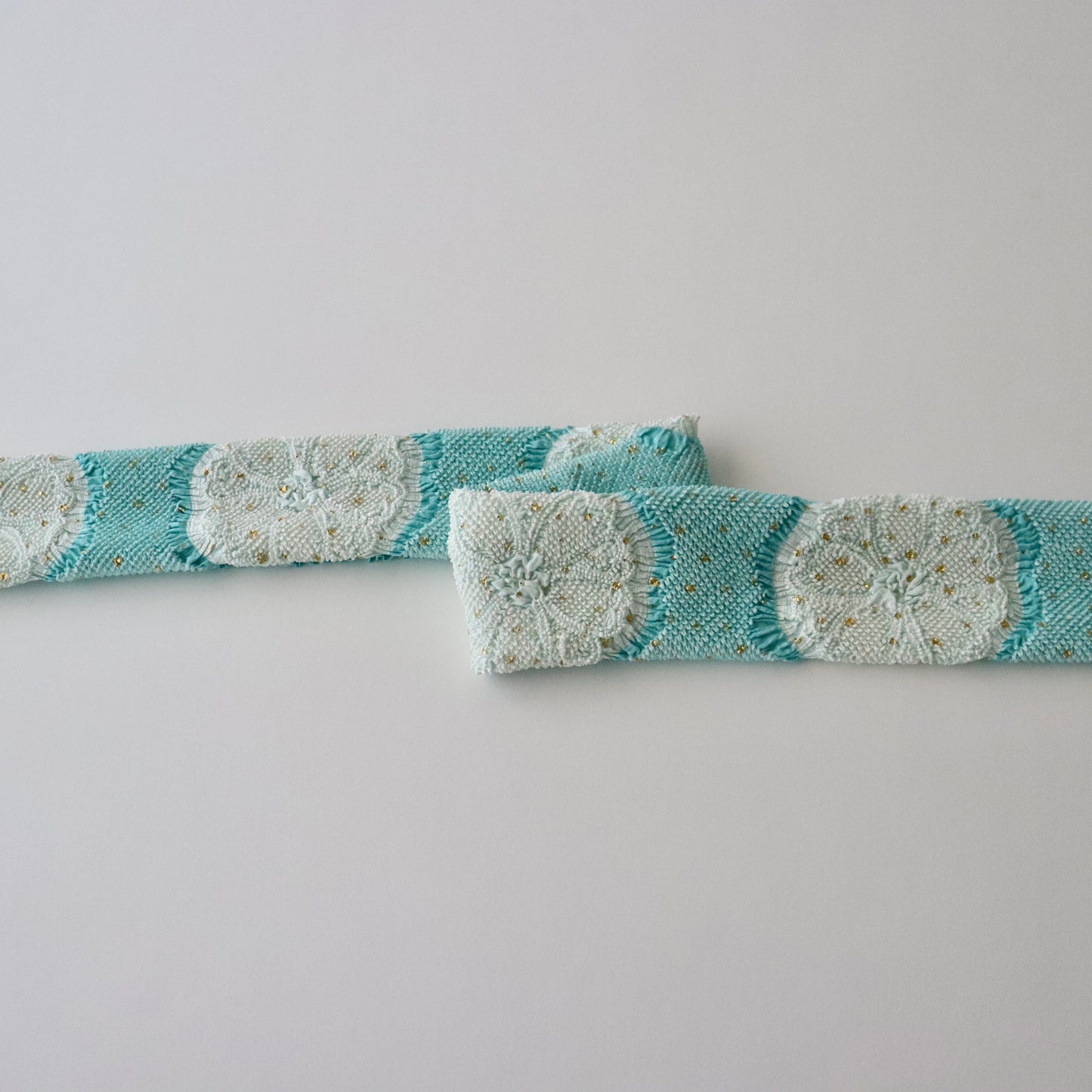 絞染帯揚げ「八重桜輪 - 甕覗 白」大原商店