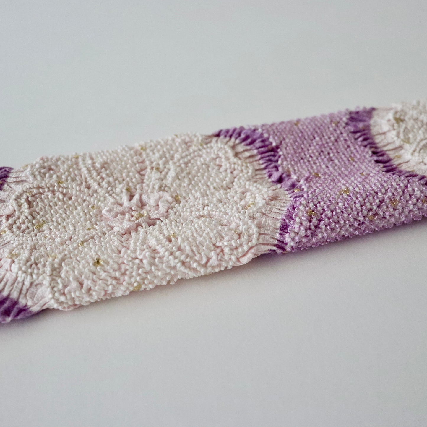 絞染帯揚げ「八重桜輪 - 薄葡萄 白」大原商店