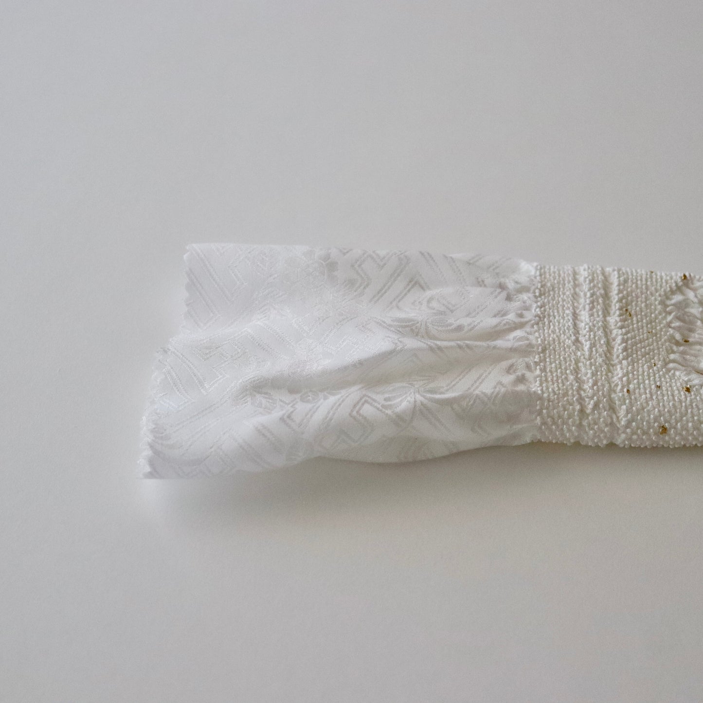 絞染帯揚げ「八重桜輪 - 白」大原商店