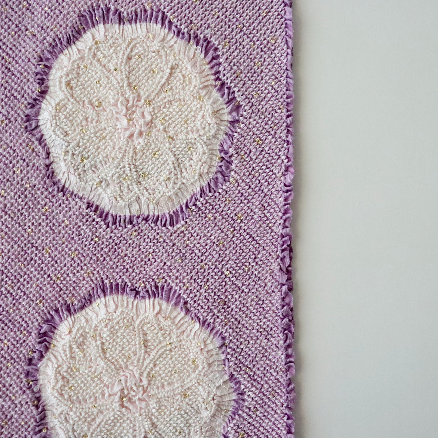 絞染帯揚げ「八重桜輪 - 薄葡萄 白」大原商店