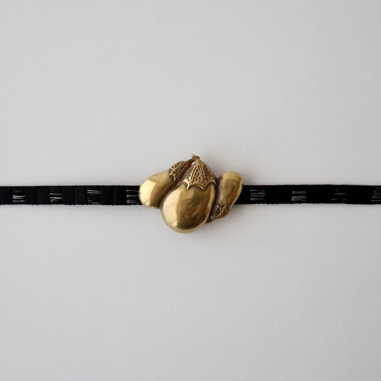 帯留「茄子 - gld」大原商店