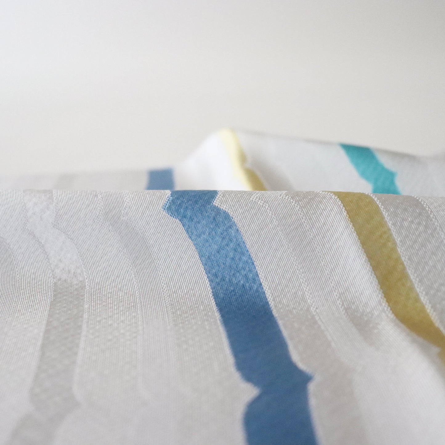 帯揚げ「臈纈横段 / lt.b」和小物さくら