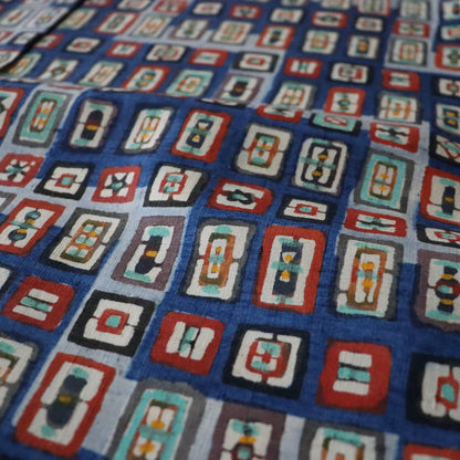 紬絵羽小紋「型絵染  - 藍地階段取り額紋」小島貞二