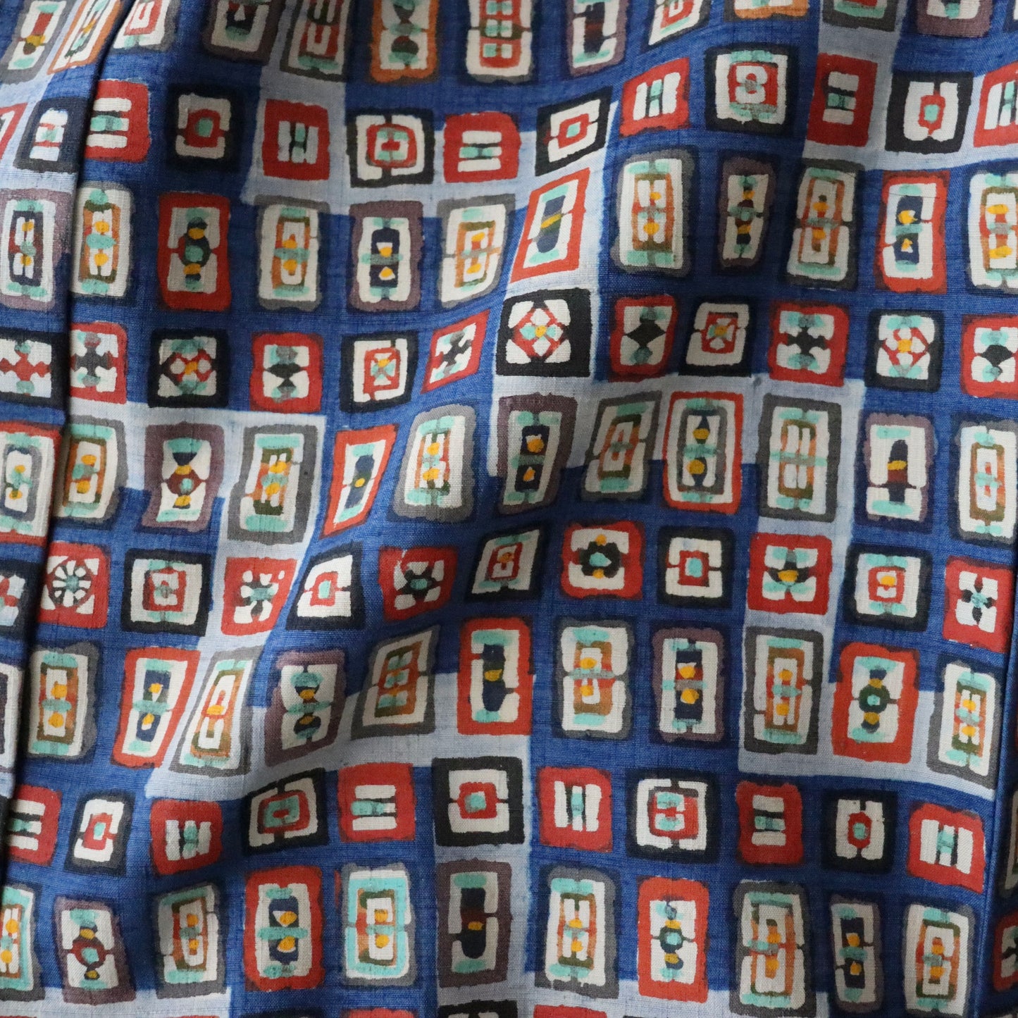 紬絵羽小紋「型絵染  - 藍地階段取り額紋」小島貞二