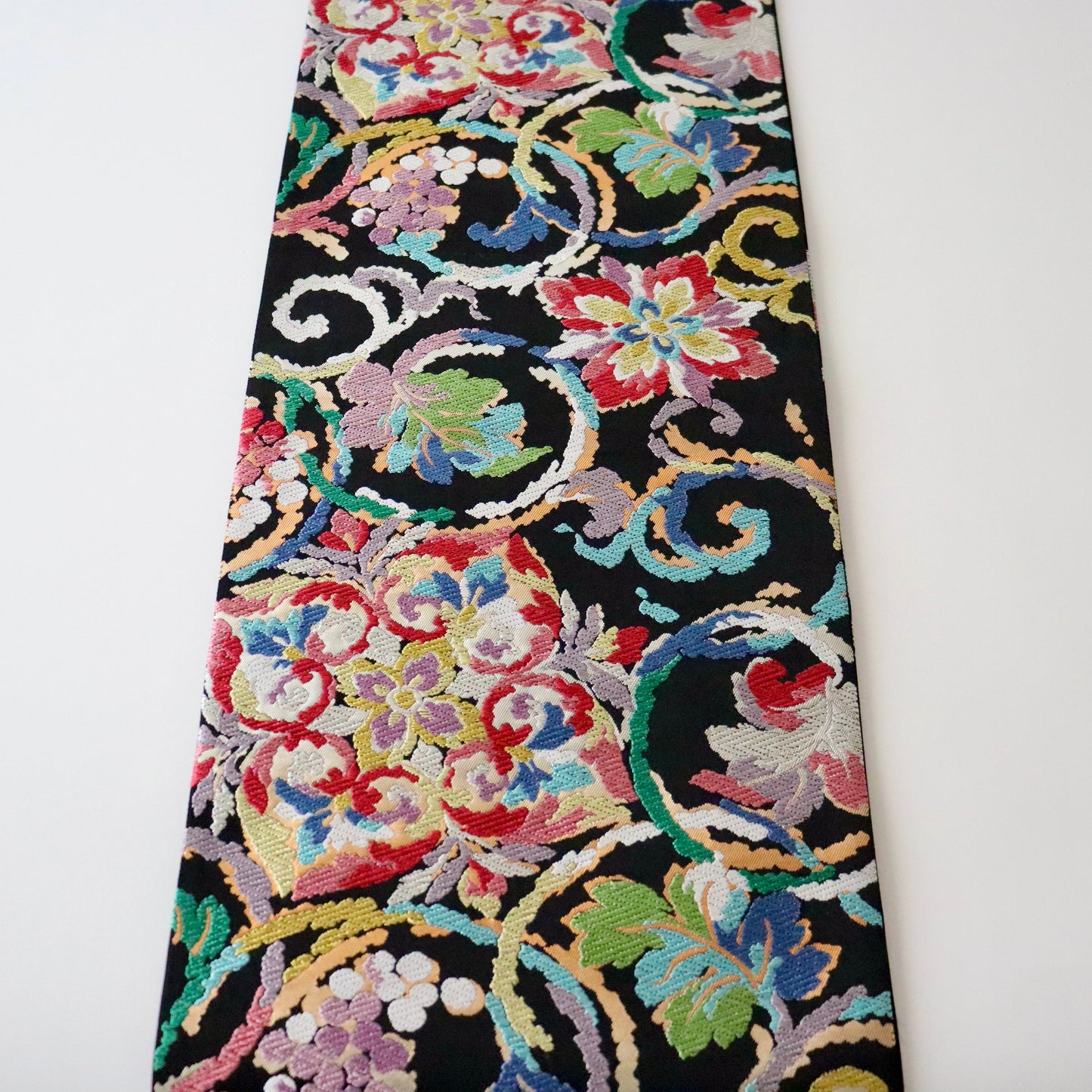 袋帯「唐絹 - 葡萄唐草華文」志都香