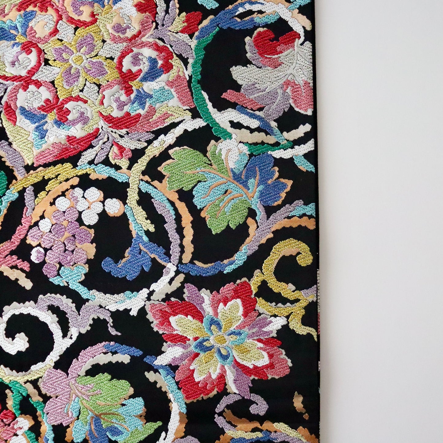 袋帯「唐絹 - 葡萄唐草華文」志都香