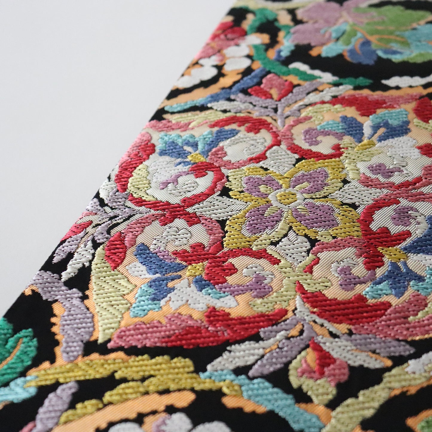 袋帯「唐絹 - 葡萄唐草華文」志都香