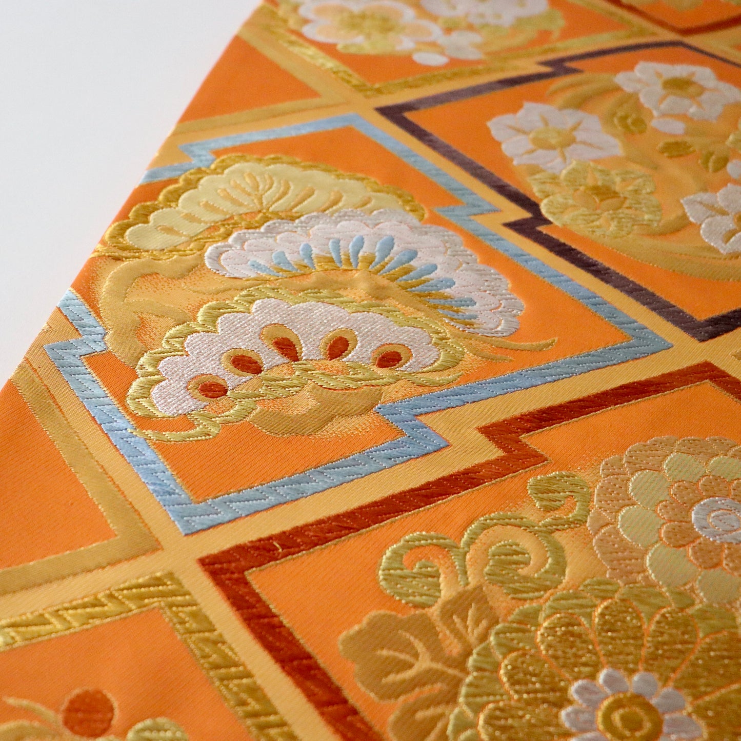 袋帯「吉兆綾錦 - 松皮菱花丸文」絲屋善創