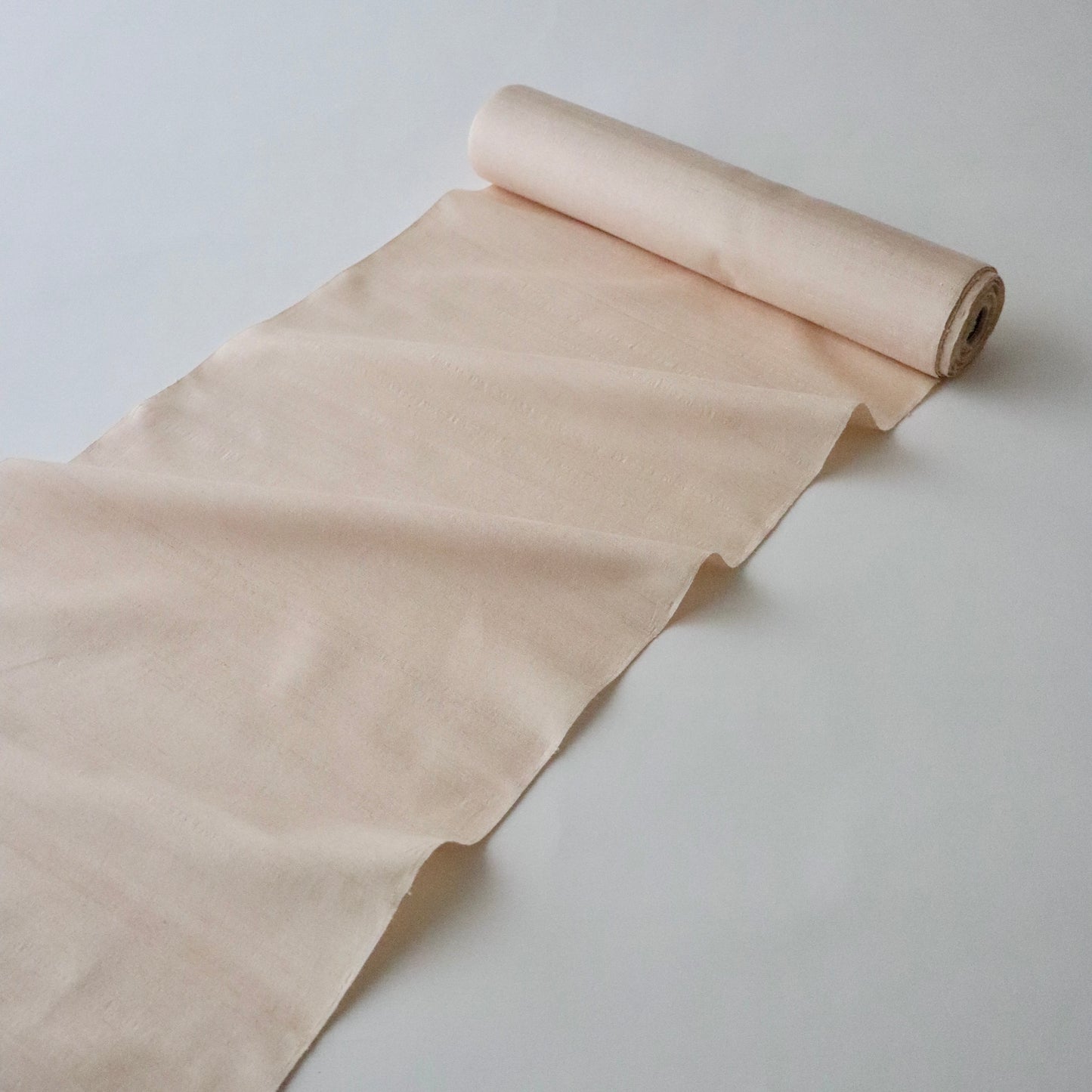 本場 久米島紬「無地/月桃染」織手：浜里スミ