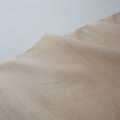 本場 久米島紬「無地/月桃染」織手：浜里スミ