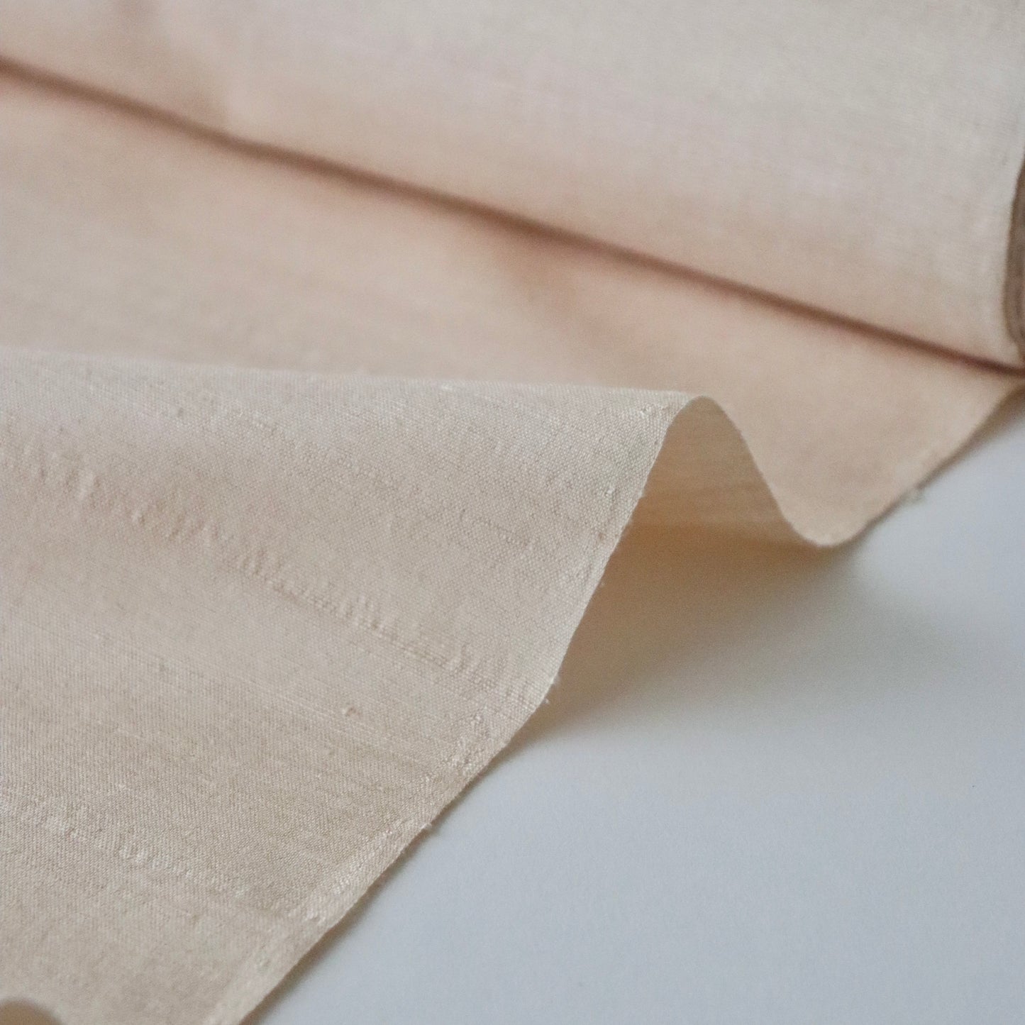 本場 久米島紬「無地/月桃染」織手：浜里スミ