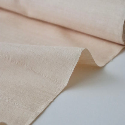 本場 久米島紬「無地/月桃染」織手：浜里スミ