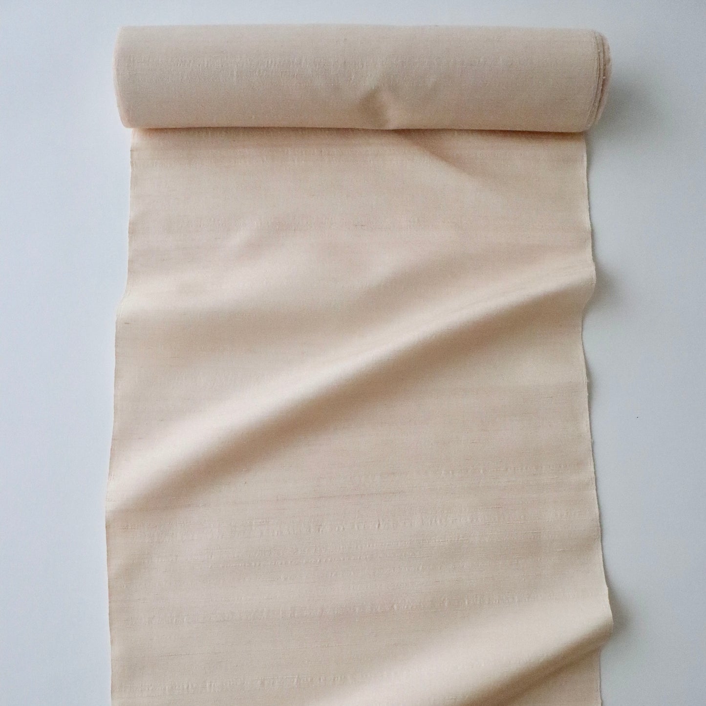 本場 久米島紬「無地/月桃染」織手：浜里スミ