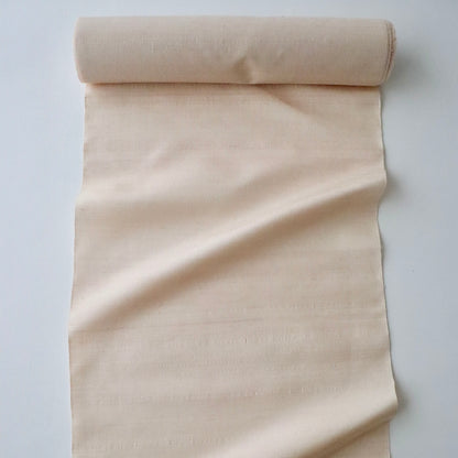 本場 久米島紬「無地/月桃染」織手：浜里スミ