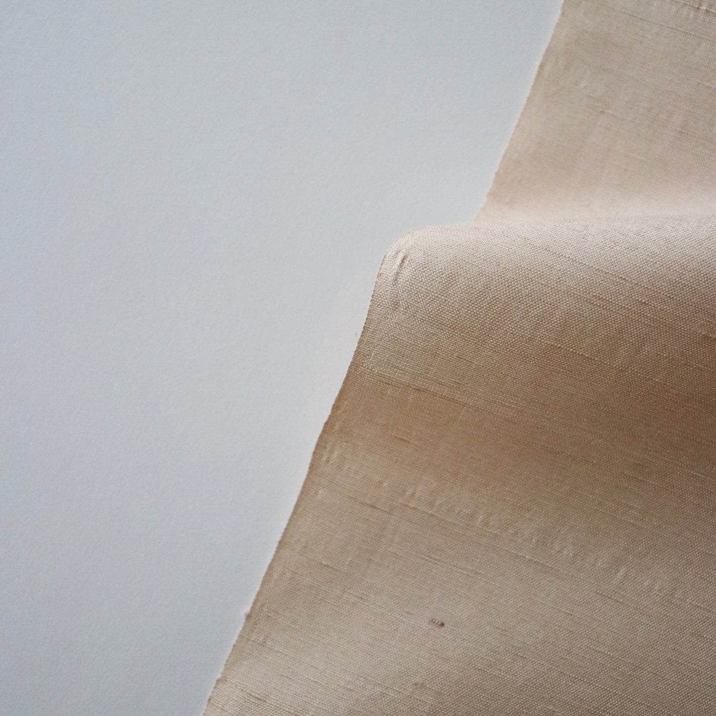 本場 久米島紬「無地/月桃染」織手：浜里スミ