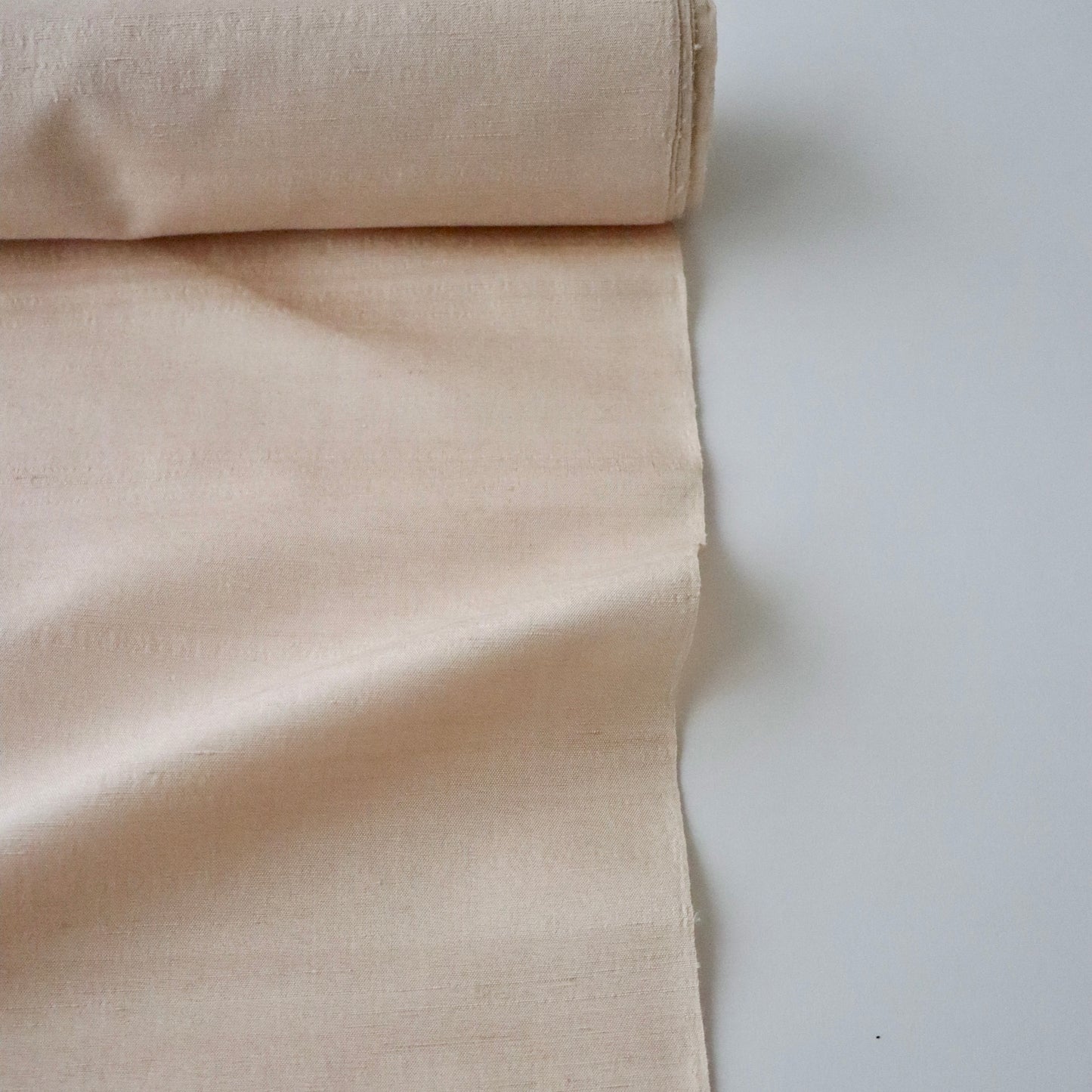 本場 久米島紬「無地/月桃染」織手：浜里スミ