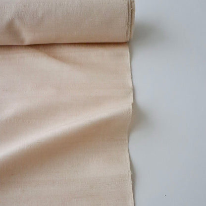 本場 久米島紬「無地/月桃染」織手：浜里スミ