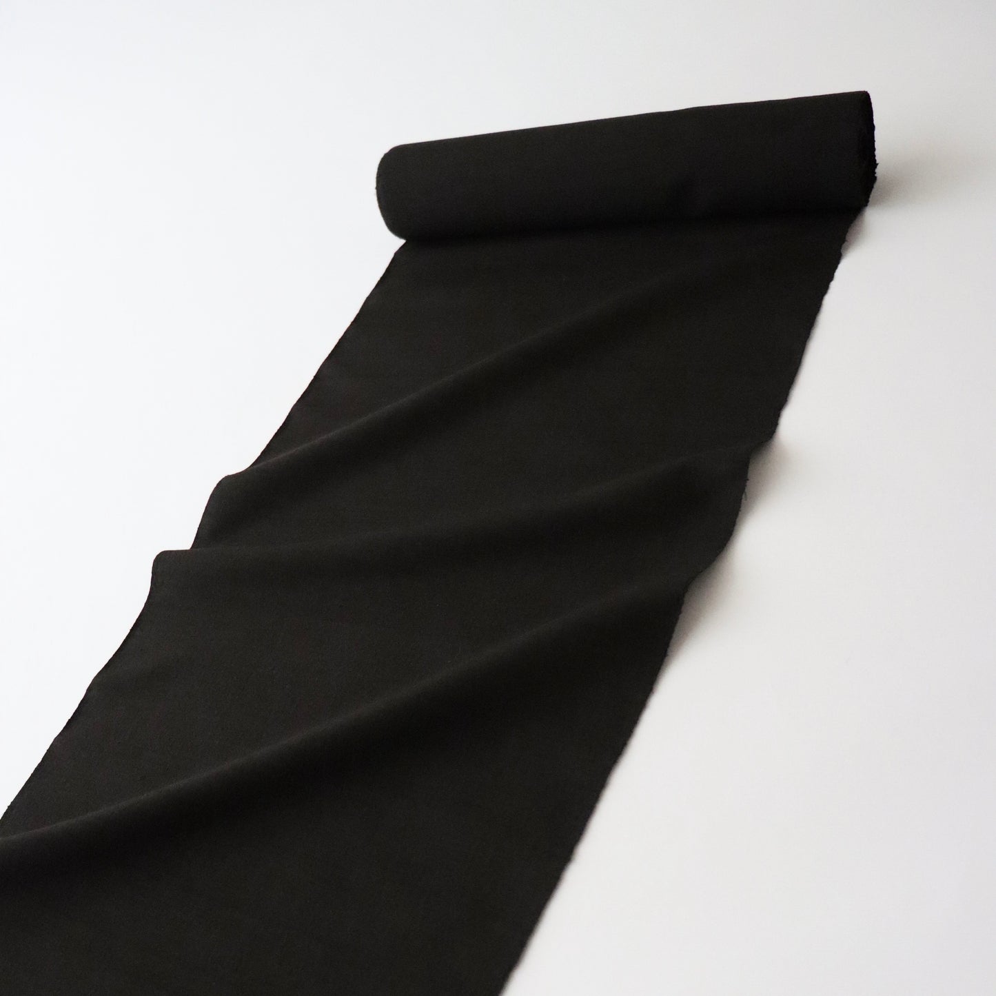 本場 久米島紬「無地/泥染」織手：翁長ヤス