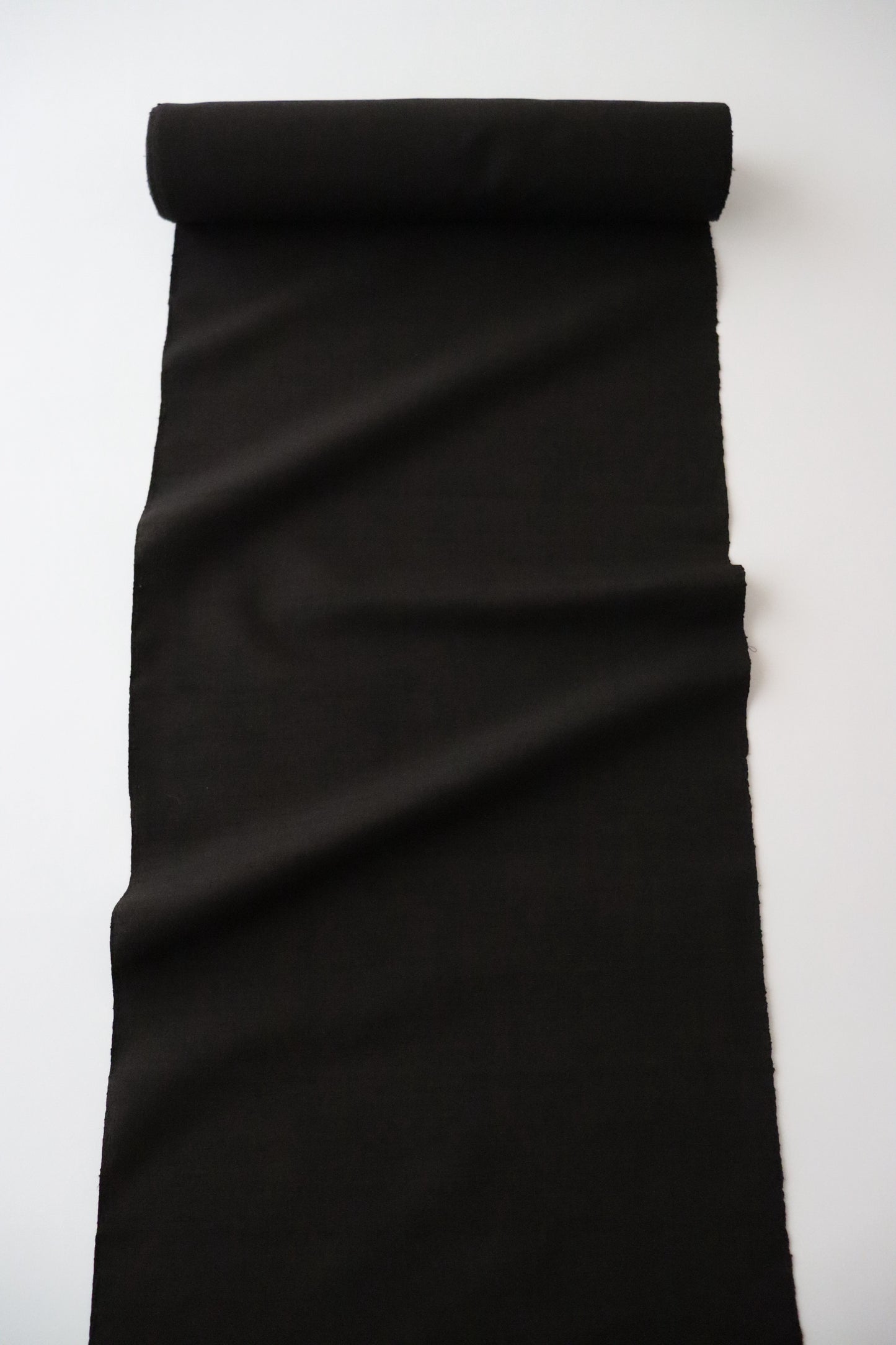 本場 久米島紬「無地/泥染」織手：翁長ヤス