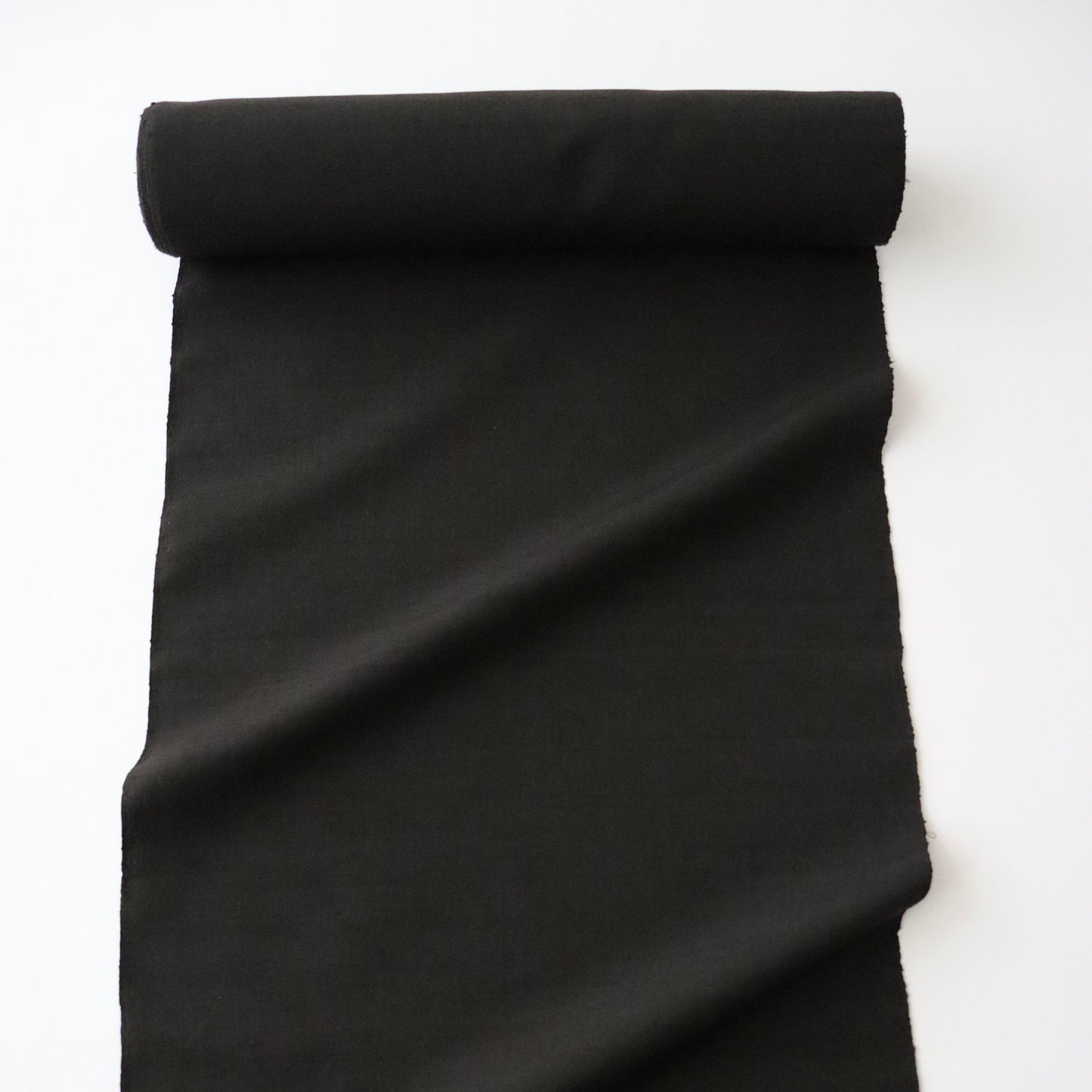 本場 久米島紬「無地/泥染」織手：翁長ヤス