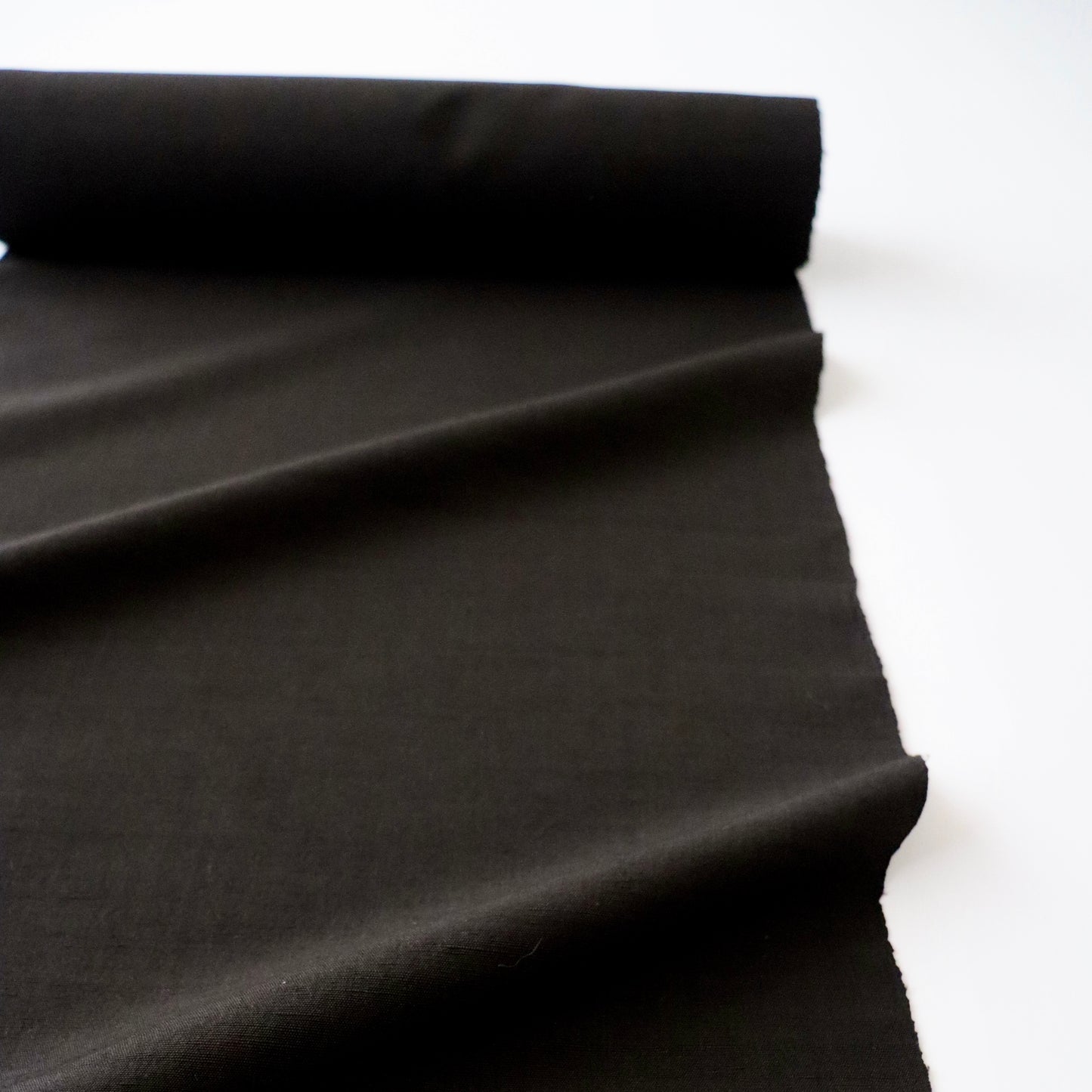 本場 久米島紬「無地/泥染」織手：翁長ヤス