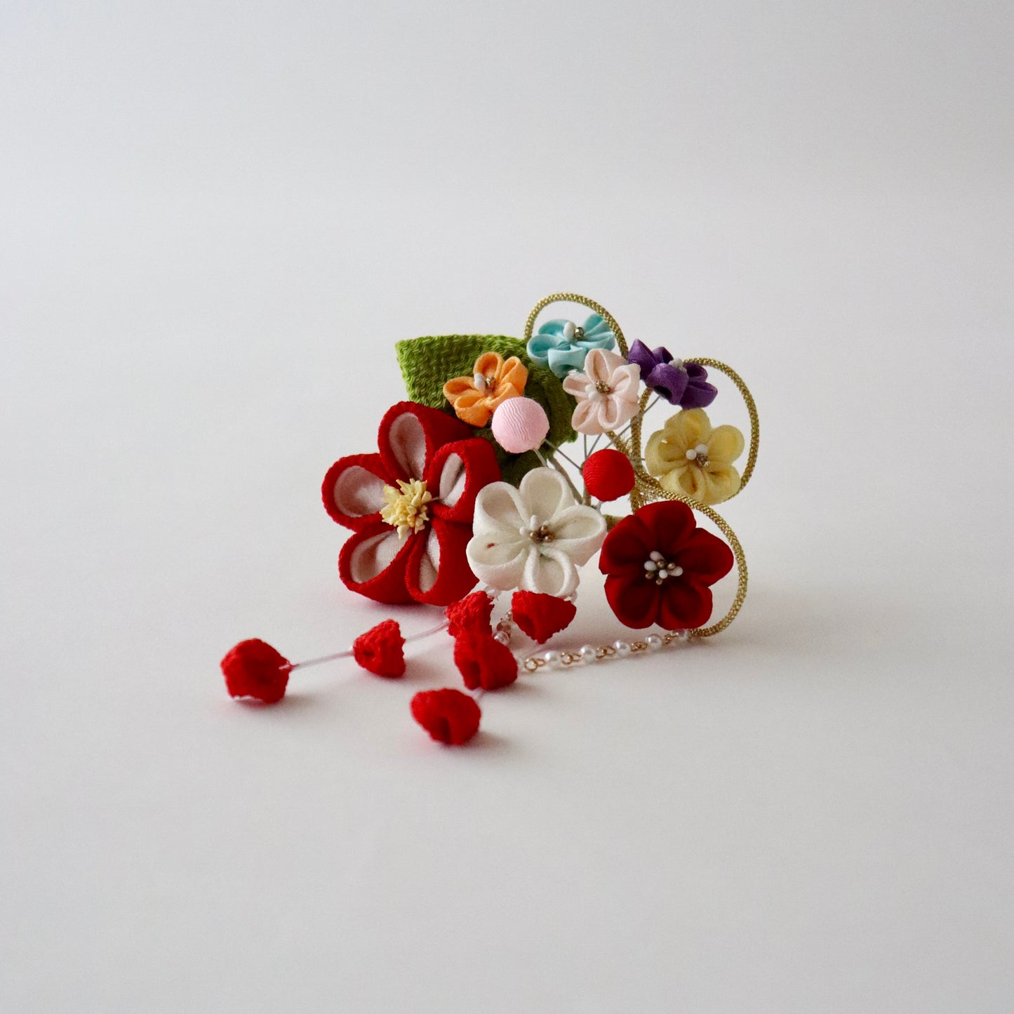 振袖向け髪飾り「つまみ細工 - 花々/紅白彩々」大原商店