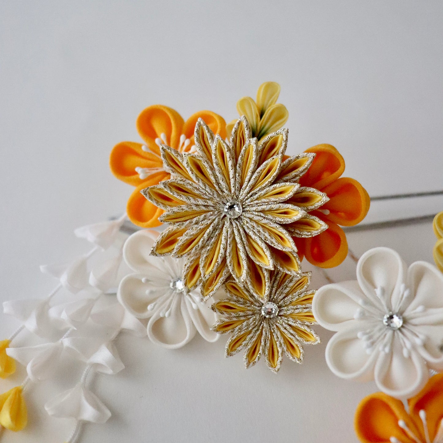 振袖向け髪飾り「つまみ細工 - 花々/支子色」大原商店