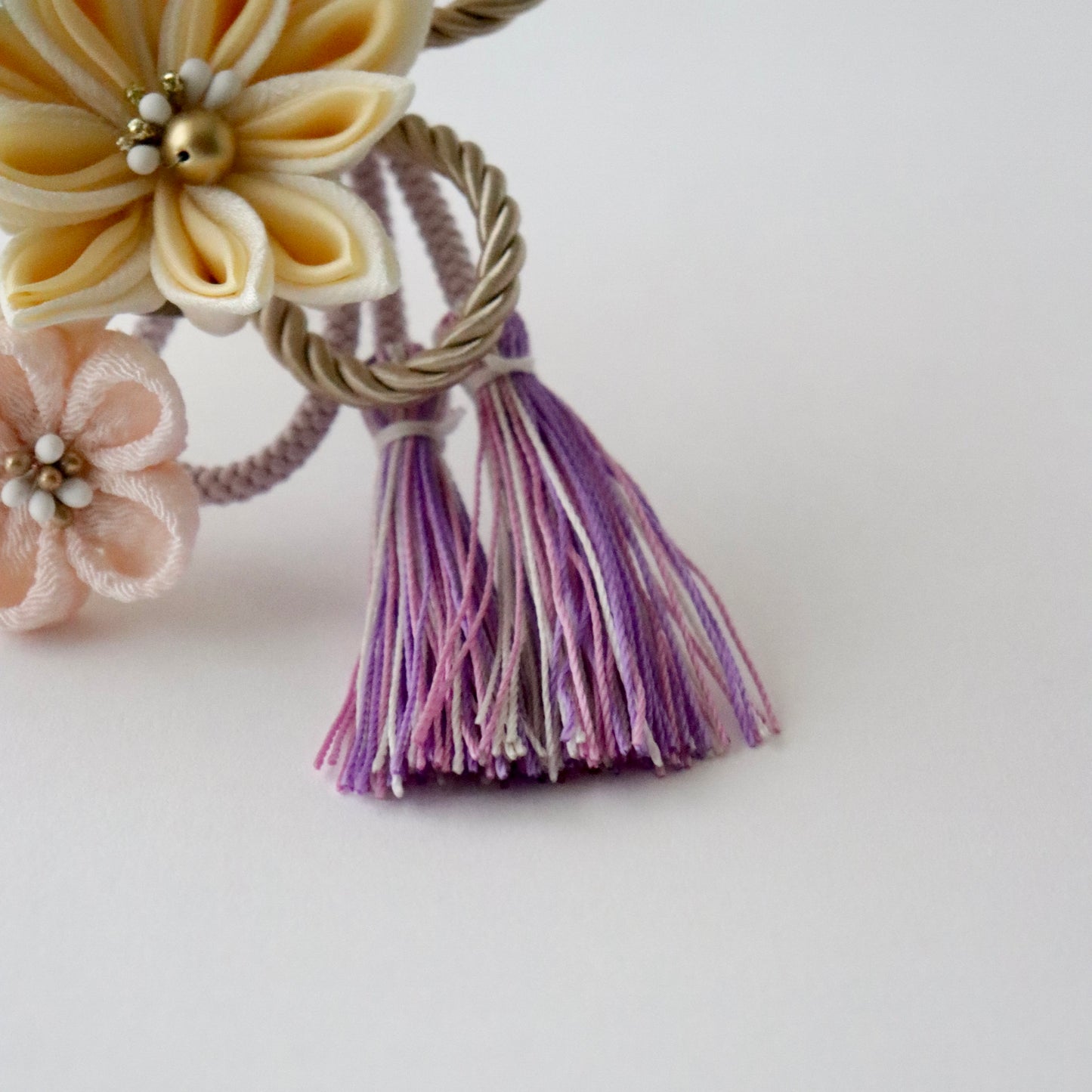 振袖向け髪飾り「つまみ細工 - 花々/淡黄空色」大原商店