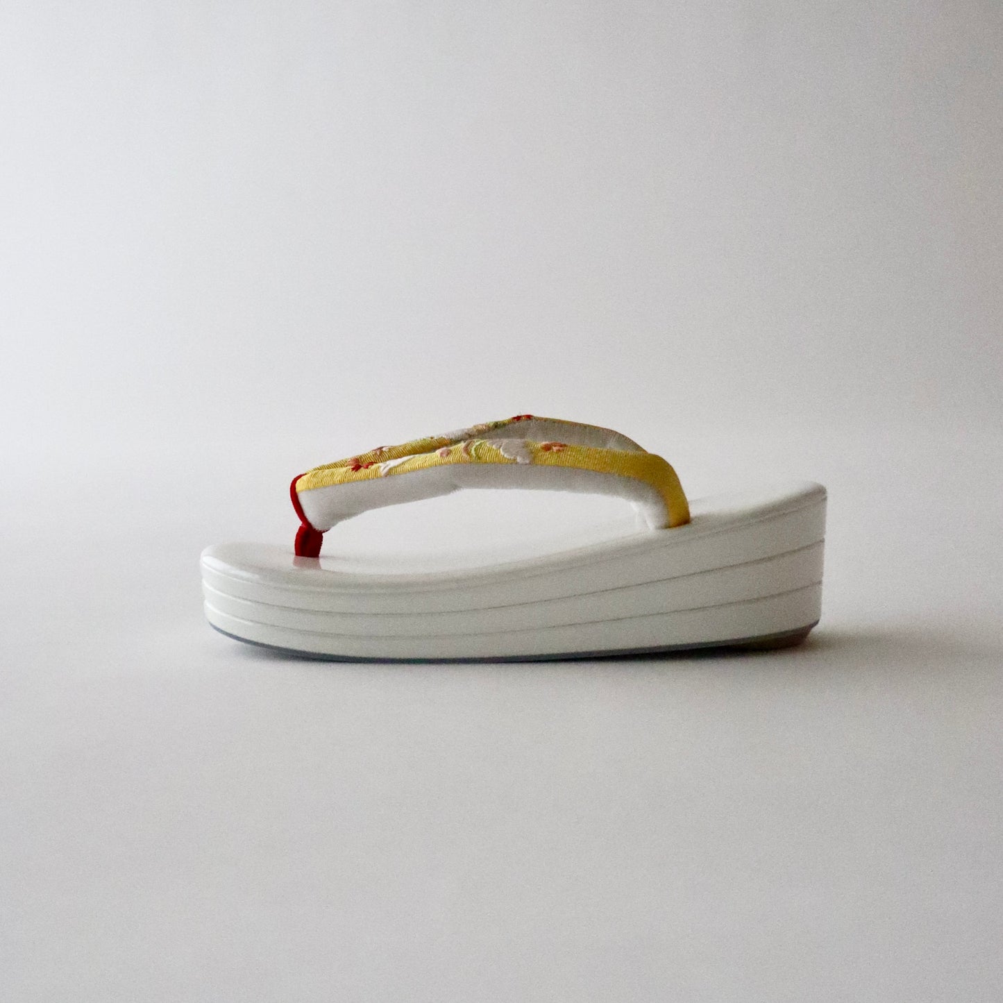 七歳向け 草履「兎 yel」和装小物やまざき