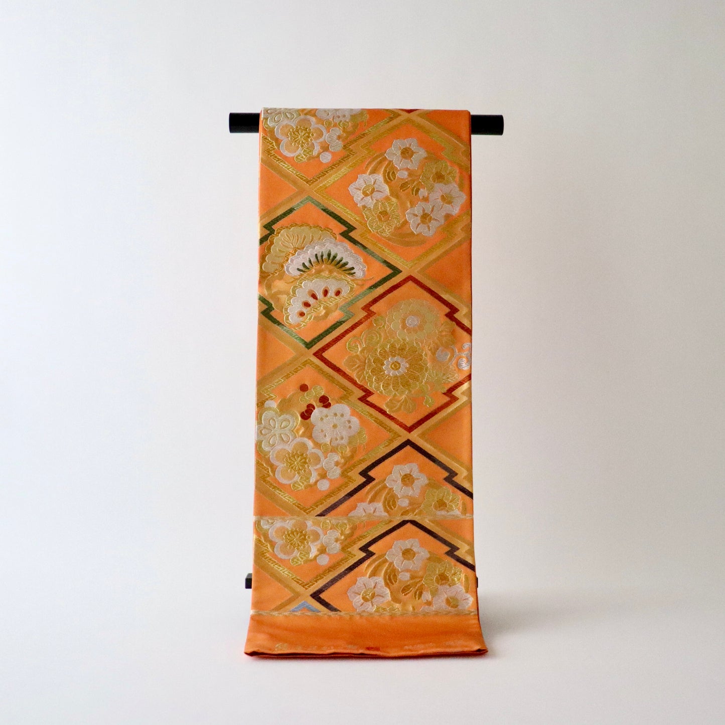 袋帯「吉兆綾錦 - 松皮菱花丸文」絲屋善創